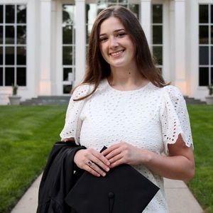 Meet your Posher, Laura